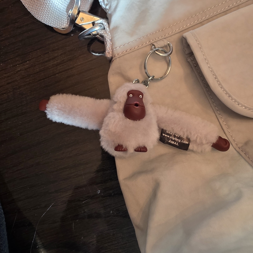 Kipling Women's Pahneiro Handbag in the color Light Cream With Monkey Charm - Picture 4 of 12